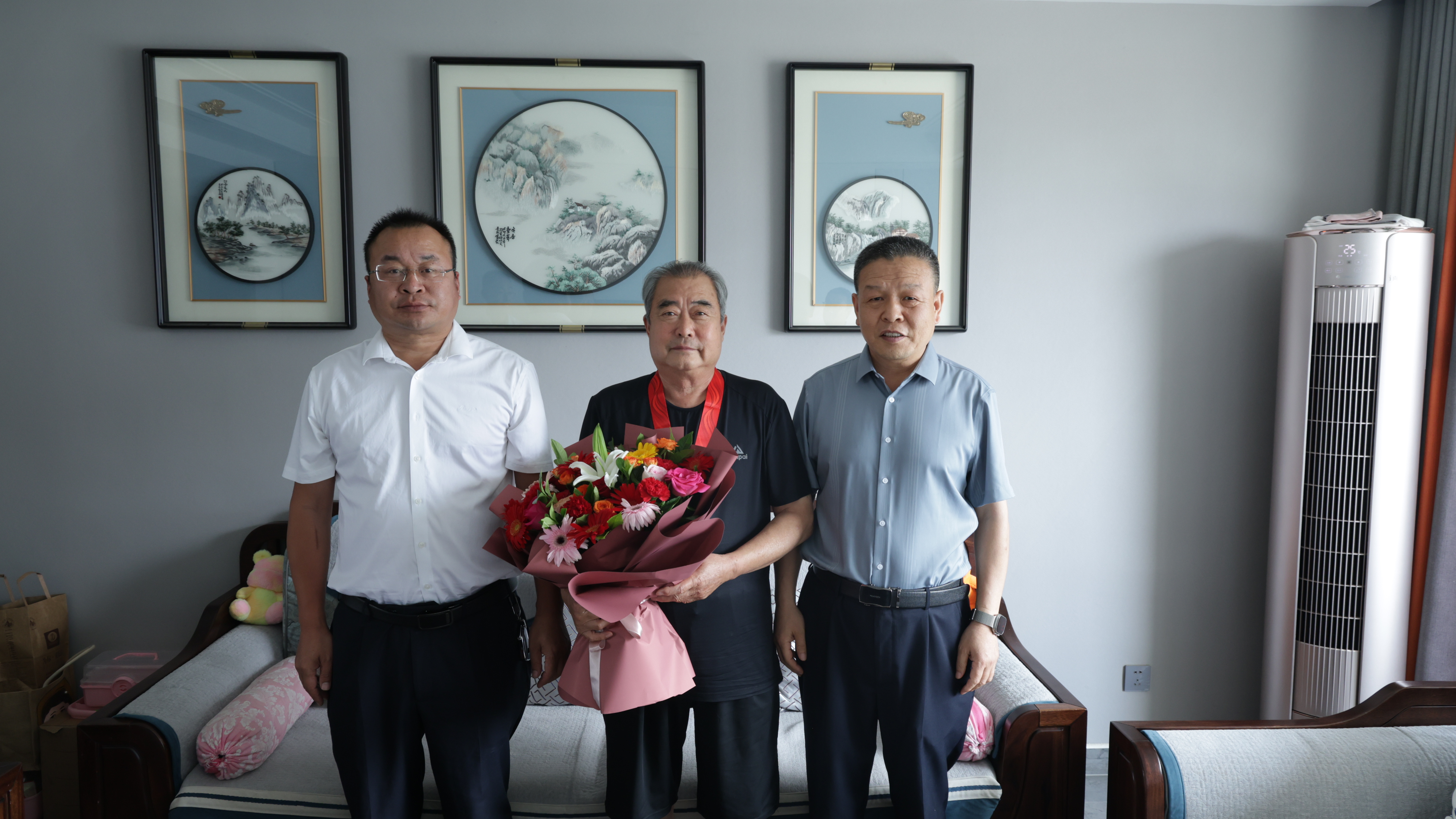 无棣县润禹水务集团开展走访慰问老党员活动